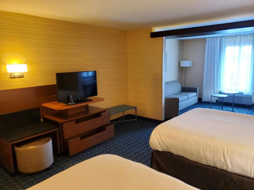 Fairfield Inn & Suites By Marriott Belle Vernon Bagian luar foto